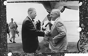 left to right: Lieutenant Governor F.J.C. Beaujon and Jan de Quay