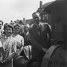 First building pile by Jan Bommer in 1946 (at Van der Pekstraat)