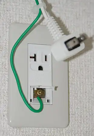Japanese 20 A socket with earth post and earth connector, for an air conditioner (similar to NEMA&nbsp;5-20)