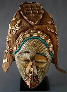 Image 19Masque féminin Ngaady a mwaash, XIX-XXe siècles (from Culture of the Democratic Republic of the Congo)