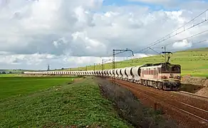 E 1100 with an empty phosphate train near Tamdrost