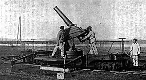 The rail mounted Obusier de 155 C modèle 1881 sur affût-truck Peigné-Canet mle 1897.