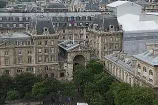 The Prefecture de Police (shown here), the new Palais de Justice and the Tribunal de Commerce took the place of a dense web of medieval streets on the western part of the Île de la Cité.