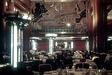 First class dining room, now known as the "Grand Salon". Note the mural above, which had a moving crystal model that tracked the route progress of the Queen Mary and later, when in service, RMS&nbsp;Queen Elizabeth.