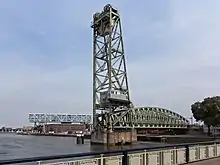 The southern tower of De Hef in 2015, when the lift span was temporarily removed during bridge renovation